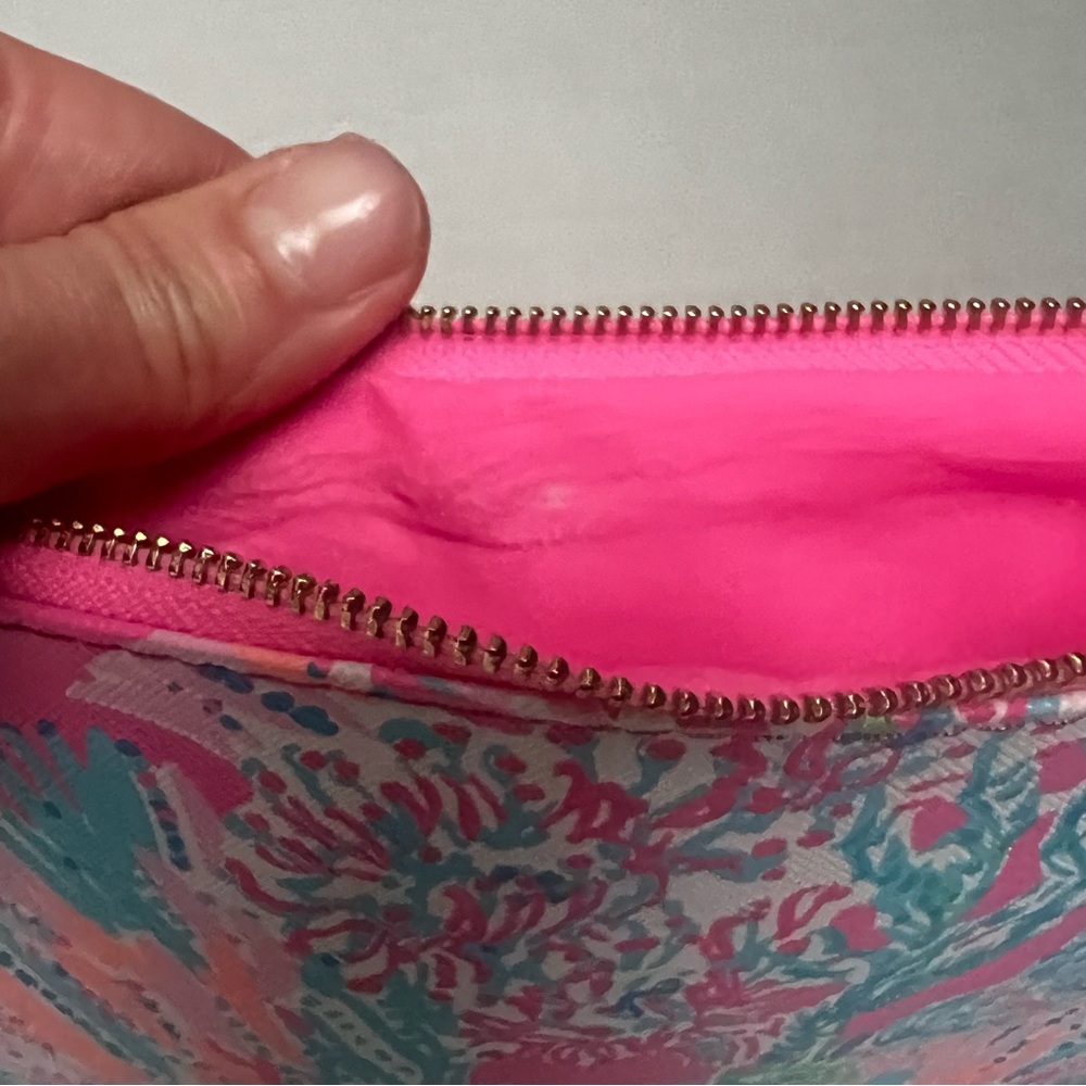 Lilly Pulitzer Seaing Things Leatherette Tech Accessories Zip Pouch Multicolor - Picture 7 of 9